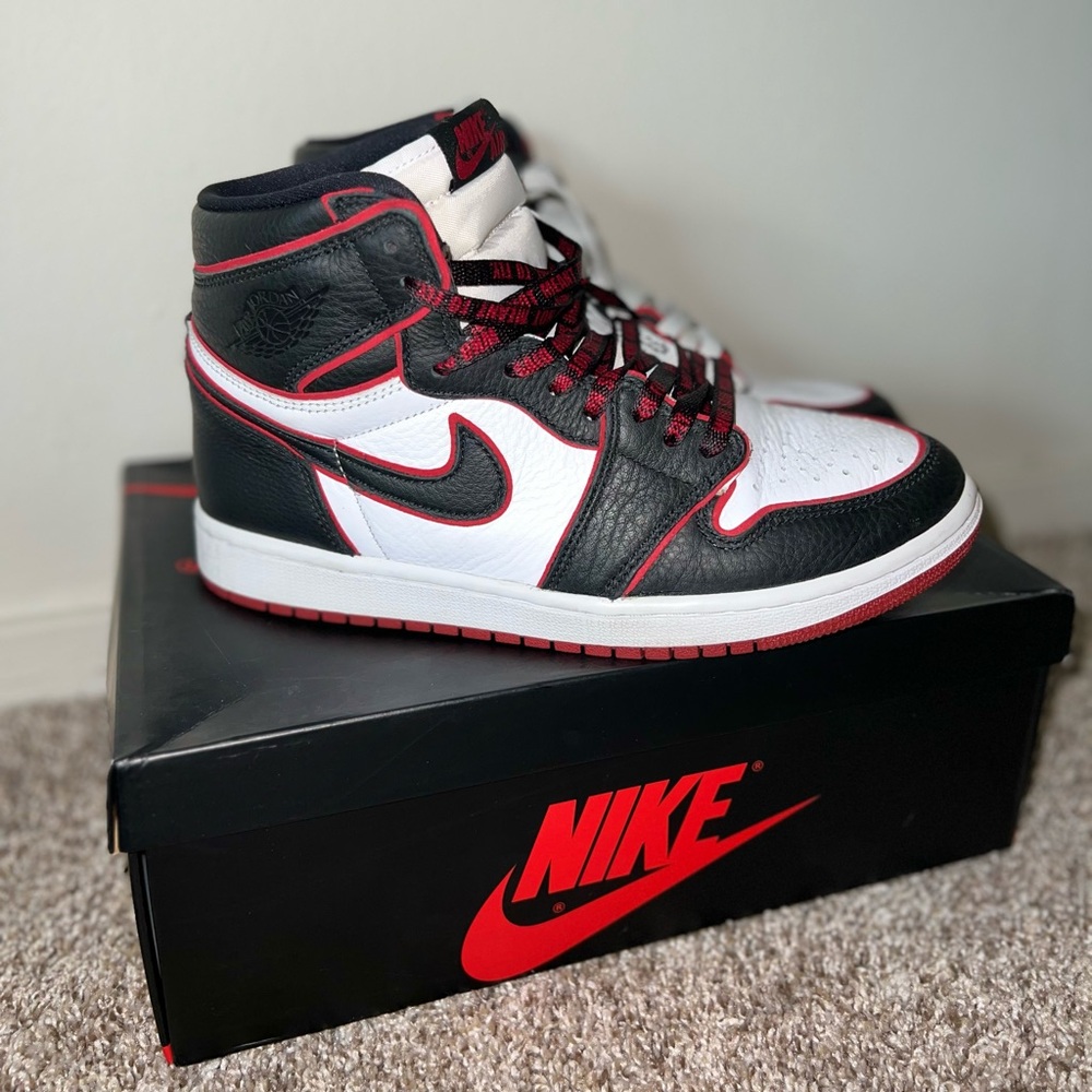 Nike Air Jordan 1 Retro High Bloodline
